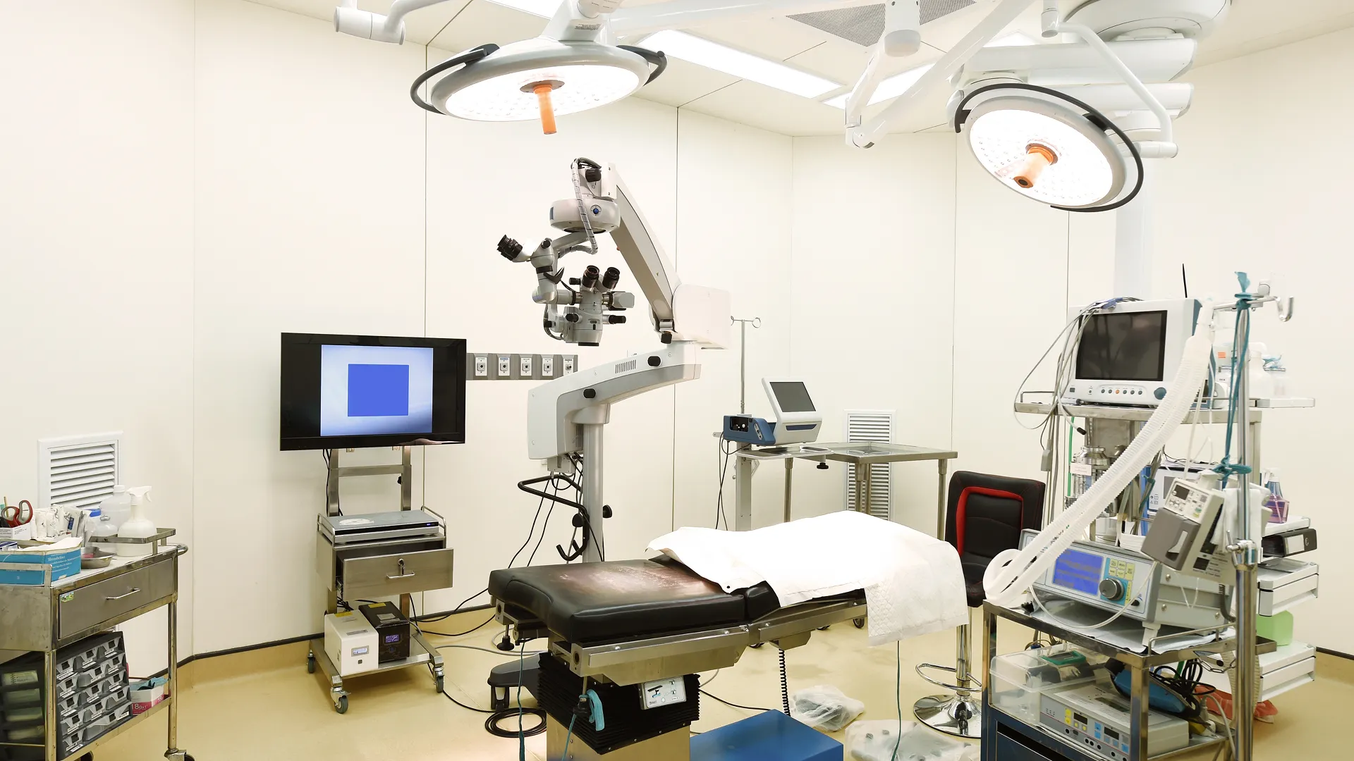 Operating room clinical devices integrated with EHR systems